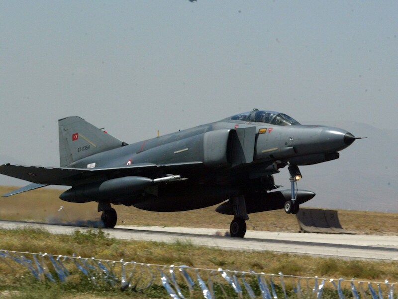 Een soortgelijke F4 Phantom-straaljager van het Turkse leger is vrijdag neergehaald.