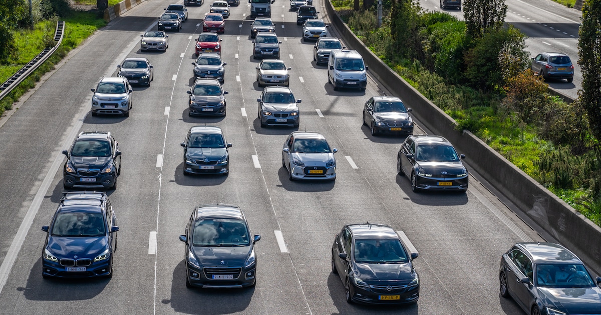 Defecte bus op Antwerpse Ring richting Gent: 25 minuten file vanaf Deurne