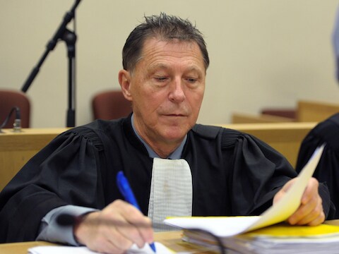 Meester Jef Vermassen complimenteerde de advocaat van Janssen, de jury, de pers en de voorzitter van het hof van assisen.