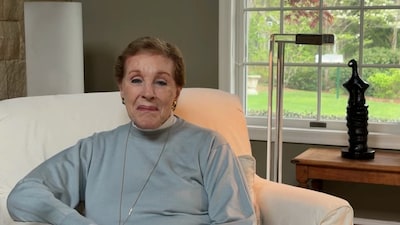 Julie Andrews (90) maakt zeldzame publieke verschijning met videoboodschap voor parkinsonpatiënten