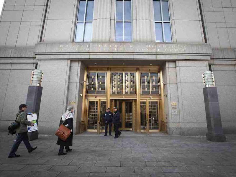 De rechtbank in New York waar deze weken de zaak tegen de schoonzoon van Bin Laden wordt gevoerd.