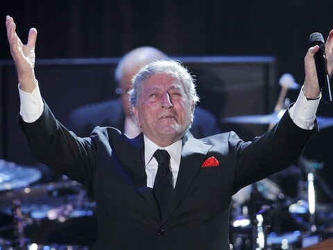 Tony Bennett herdenkt de betreurde Whitney Houston