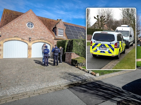 Twee mensen zijn gewond afgevoerd na een incident in een woning in de Oudengemse Laan. 