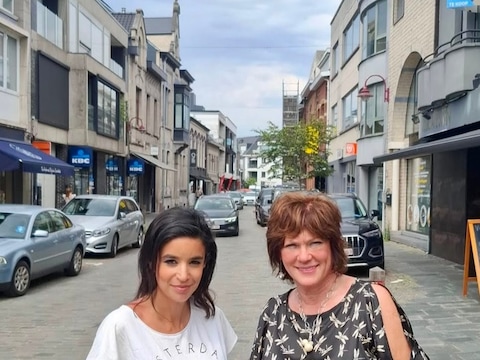Nieuw subsidiereglement voor handelsinitiatieven in Londerzeel. Op foto: burgemeester Nadia Sminate (N-VA) en schepen van Lokale Economie Gerda Verhulst (N-VA)
