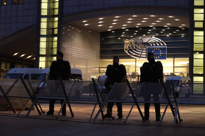 er-staat-zware-beveiliging-in-de-europese-wijk