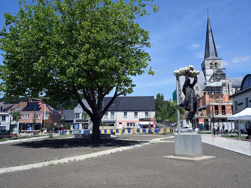Het gemeenteplein in Huldenberg werd onthard 