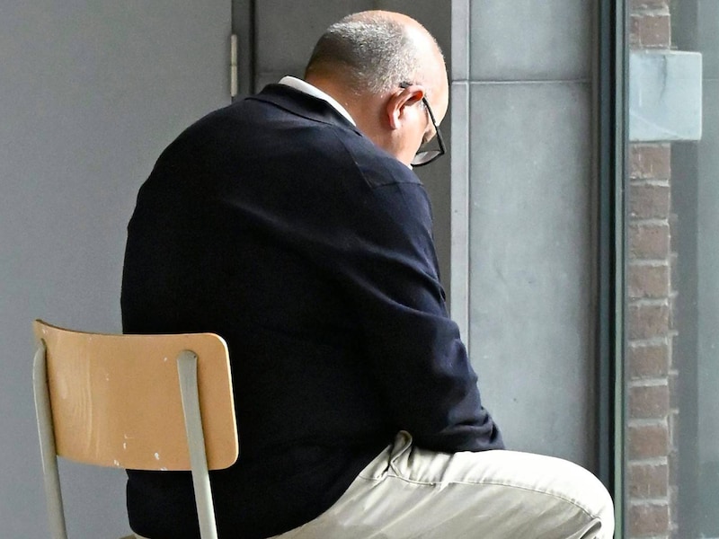 Nicolas Ullens, aan het wachten tot de deuren opengaan.