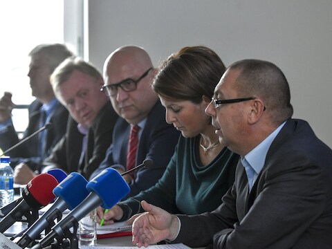 Marc Leemans (rechts) bij een persconferentie van het gemeenschappelijk vakbondsfront.