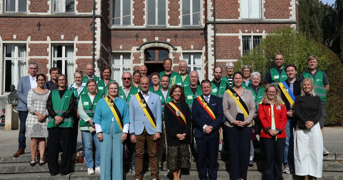 Zandzakken vullen, stormschade opruimen of drinkwater verdelen bij ...