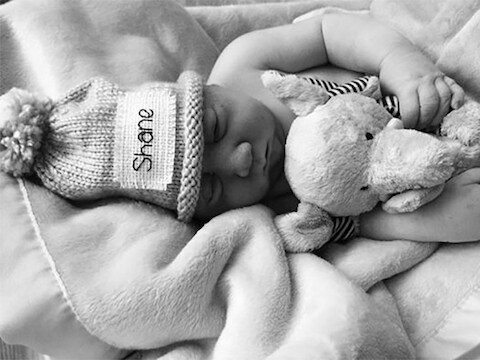Baby Shane werd vandaag geboren en overleed later in de armen van zijn moeder.