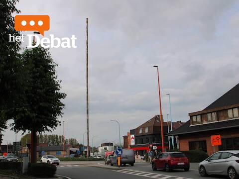 In de nacht van donderdag 20 op vrijdag 21 augustus wordt de beruchte paal op het Bevrijdingsplein weggehaald. Wat vind jij dat er in de plaats moet komen?
