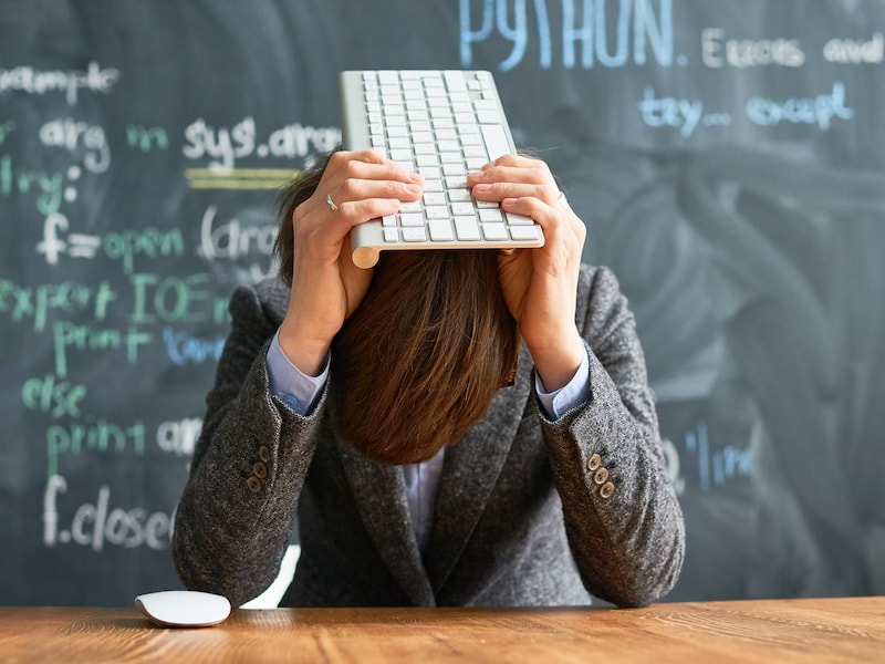 Bijna 1 op de 4 leerkrachten toont verhoogde signalen van burn-out, 17 procent overweegt de job te verlaten