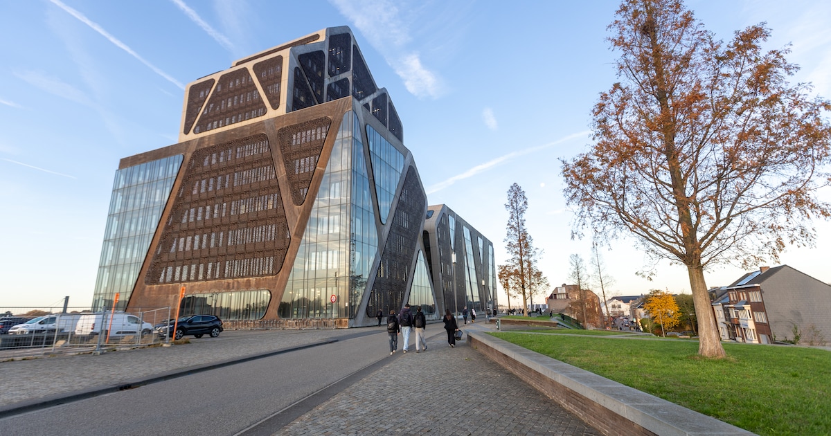 Motorrijder rijdt stapvoets over trottoir in Heusden-Zolder en riskeert 600 euro boete