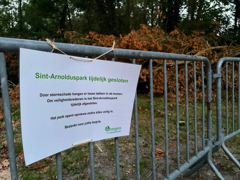 Het Sint-Arnolduspark wordt tijdens een storm beter vermeden.