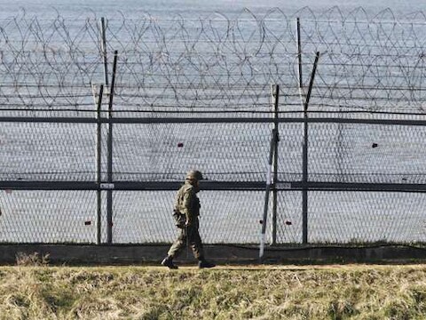 Zuid-Koreaanse soldaten patrouilleren langs de grens met Noord-Korea.
