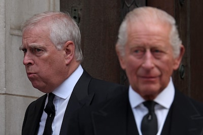 Prins Andrew doet afstand van zijn titels na toenemende kritiek