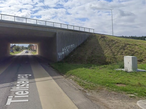 De brug van de E314 over de Tieltseweg in Rillaar.