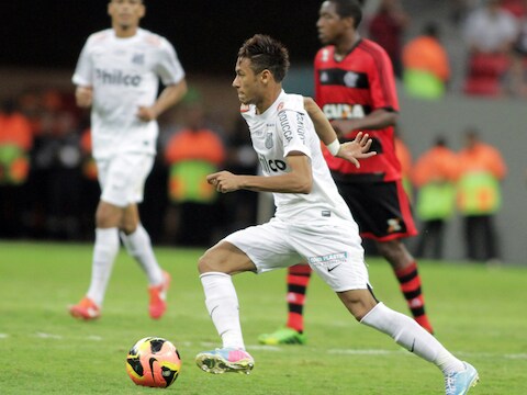 Neymar zondag tijdens zijn afscheidswedstrijd voor Santos, een in 0-0 geëindigde ontmoeting met Flamengo.