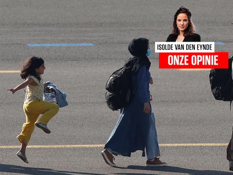 Een meisje dat vrolijk haar toekomst tegemoet huppelt op het tarmac van Melsbroek.