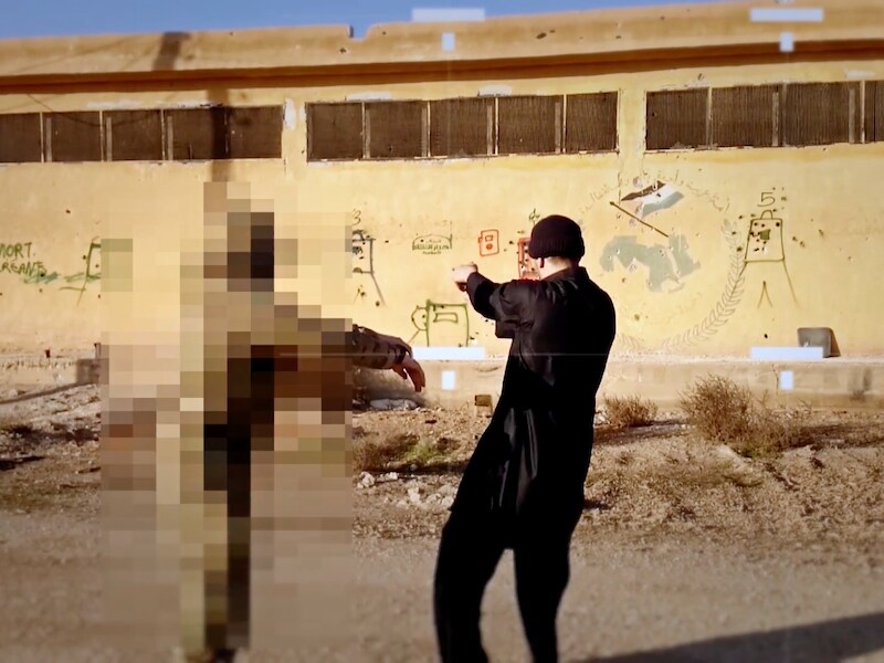 Thomas -Marcel Christen (gerasterd) en Brahim Abdeslam (schutter).