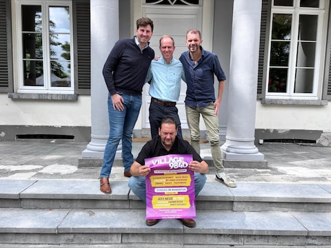 De organisatoren van Village 9840 aan Kasteel Viteux in De Pinte. 