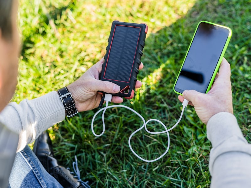 Niets zo vervelend als zonder stroom vallen op een cruciaal moment tijdens een uitstap. Met een degelijke powerbank help je dit probleem de wereld uit.