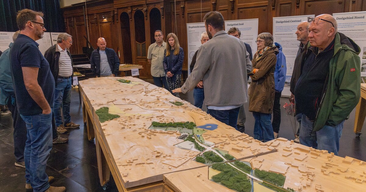 Infomarkten over Rond Ronse krijgen veel geïnteresseerden over de vloer ...