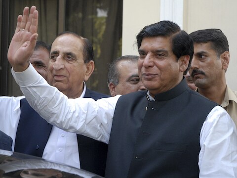 Het hoogste gerechtshof in Pakistan heeft de arrestatie gelast van premier Raja Pervez Ashraf en 15 anderen wegens corruptie.