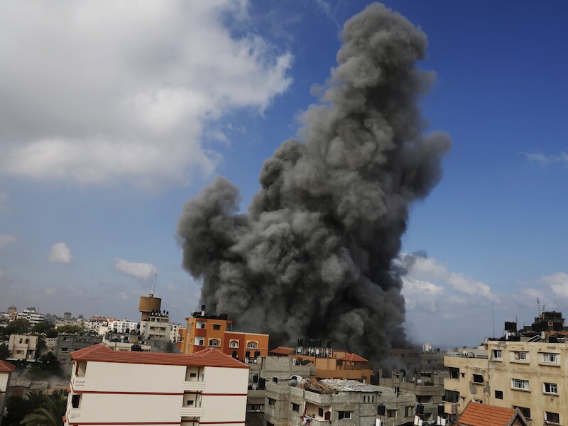 Rook stijgt op na een nieuw Israëlisch bombardement in Gaza stad.