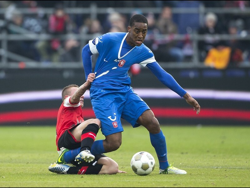 Leroy Fer met Twente in de topper van afgelopen zondag tegen Feyenoord.