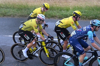 Alles lijkt onder controle voor Wout van Aert en co: peloton