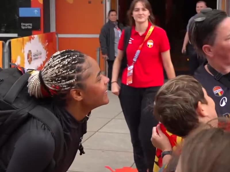Groepje Belgische fans stond hen op te wachten: Cats aangekomen voor tweede groepswedstrijd tegen Puerto Rico