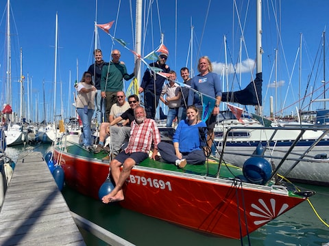 Vzw Straal brengt een zeilboot terug in de vaart als deelboot. 