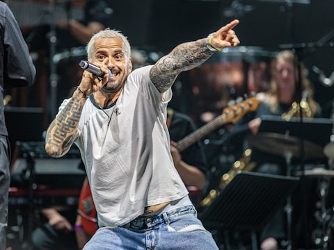 Zwangere Guy komt naar De Roma in Antwerpen.