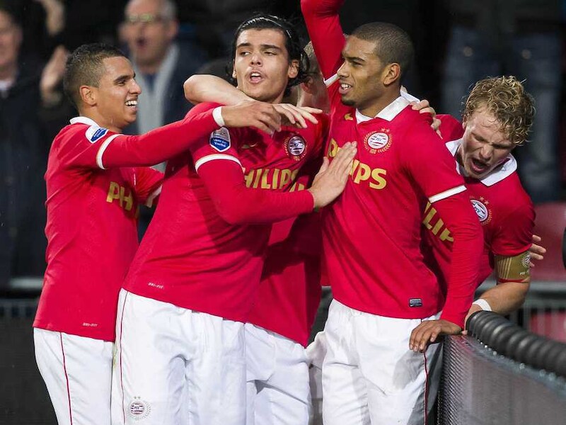 PSV viert de 2-0 van Locadia.