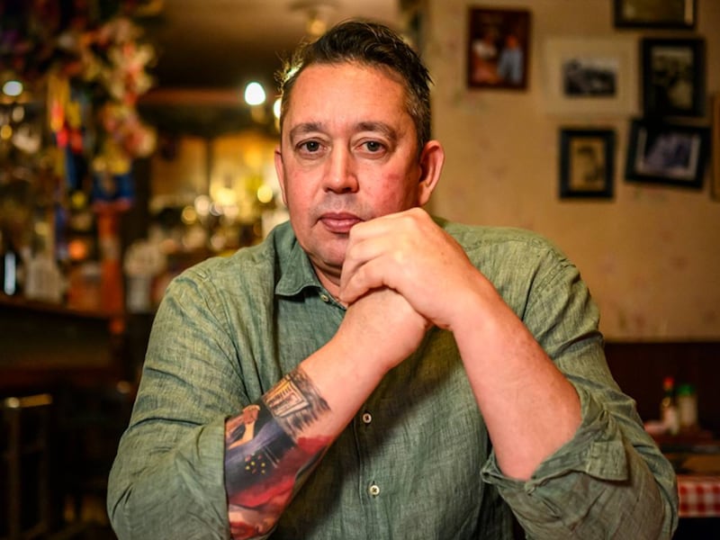 Kijk hier de exclusieve VTM NIEUWS-docu. “Mijn huis was mijn crime scene. Gordijnen dicht en drinken”: ex-profrenner Leif Hoste openhartig over alcoholverslaving