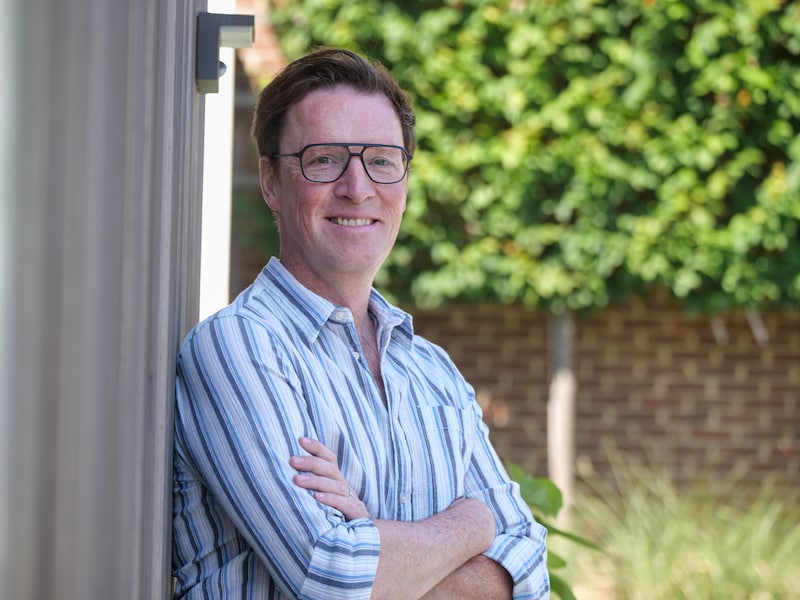 Zo gaat Bert De Meulemeester (51), partner van de burgemeester van Dilsen-Stokkem, om met kritiek op sociale media