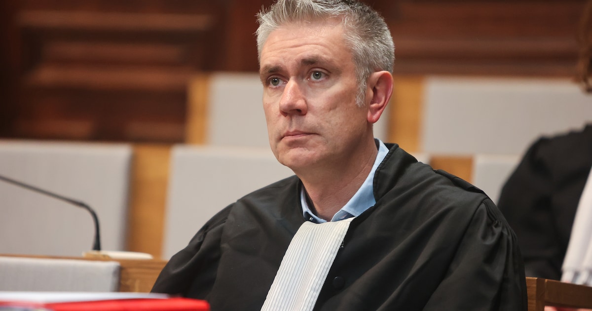 Gepensioneerde vrouw verliest 90.000 euro aan vermeende oplichter: “Hij wist dat hij die interest ni