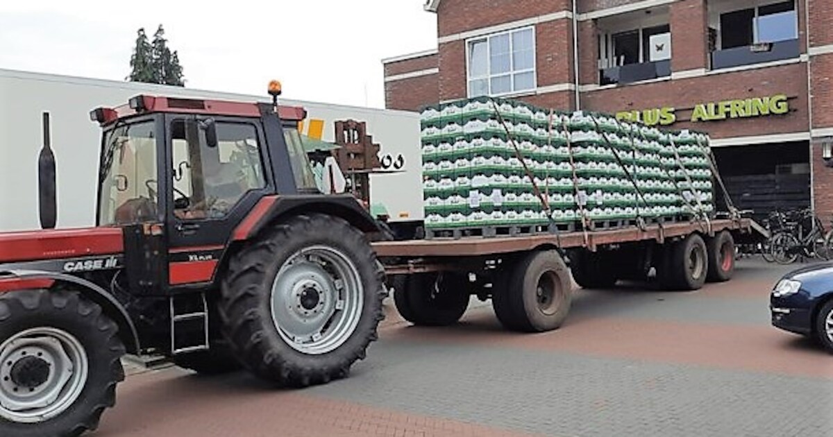 Bier in promotie: vrienden halen 11.760 flesjes op met tractor