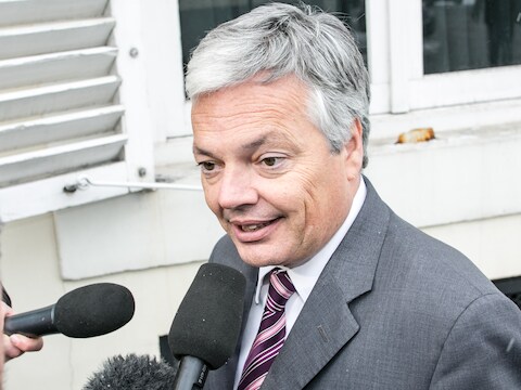 Reynders wijst erop dat het Europese defensiebeleid nog een stuk vlotter kan.