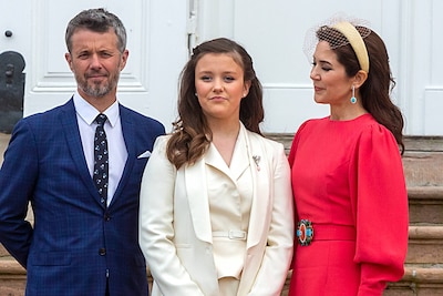 Deense koning Frederik en koningin Mary reageren op gewaagd T-shirt van dochter Isabella: "Ik dacht: ben je helemaal de weg kwijt?"