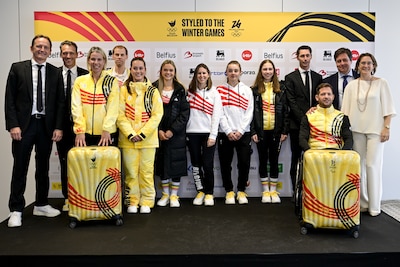 Loena Hendrickx & co blinken ook op catwalk bij voorstelling officiële outfit Winterspelen: “Ik slaap, zwem en douch met de olympische ringen”