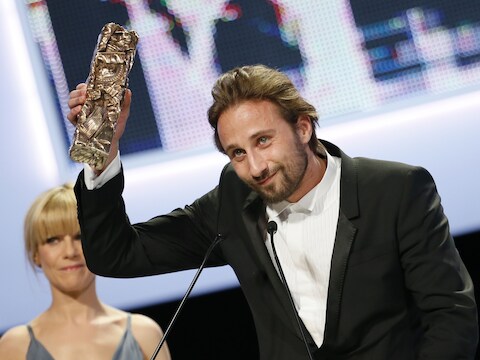 Matthias Schoenaerts neemt een prijs in ontvangst voor 'De rouille et d'os'.