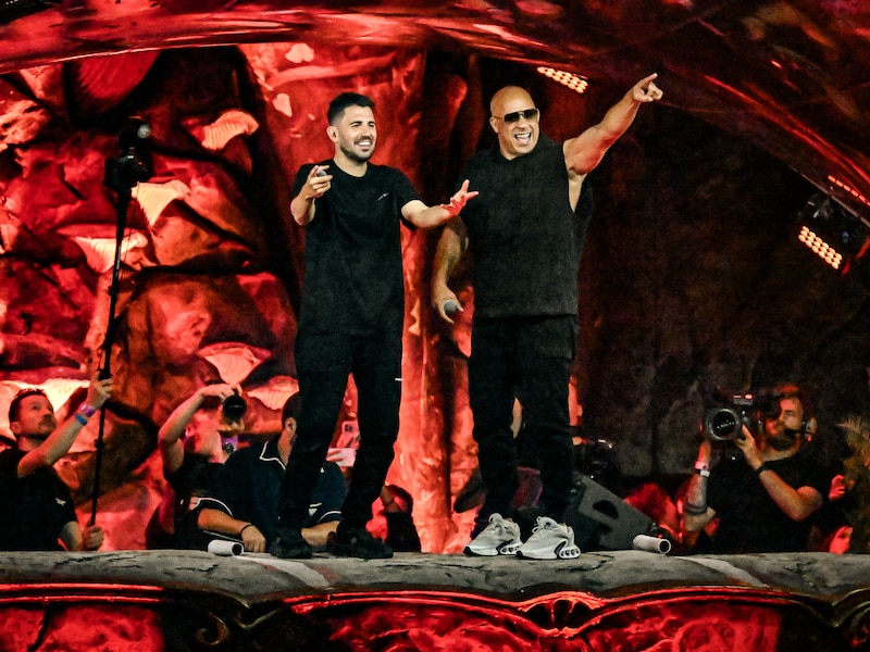 KIJK. Hollywoodacteur Vin Diesel is special guest tijdens optreden van Dimitri Vegas en Like Mike op Tomorrowland