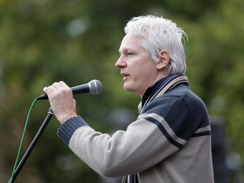 Julian Assange deed zijn uitspraken tijdens een betoging tegen de oorlog in Afghanistan.