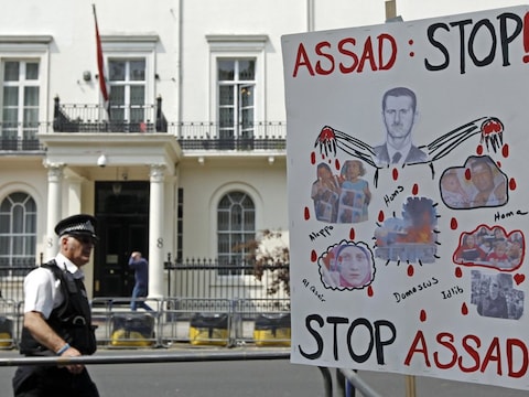 Protest aan de Syrische ambassade in Londen.