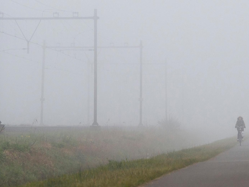 Opklaringen en lokaal nevel of mist in Steenokkerzeel in de nacht