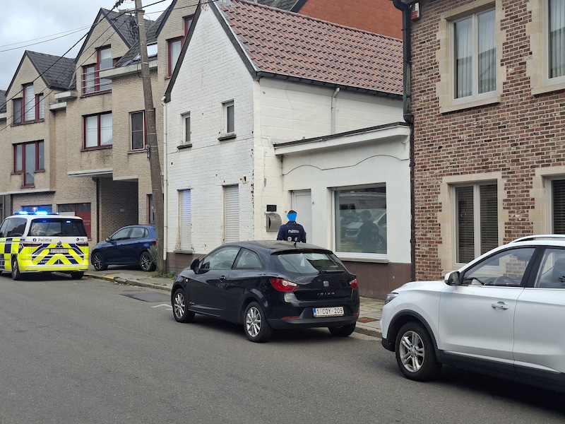 De politie kwam ter plaatse met drie interventievoertuigen en een drugshond.