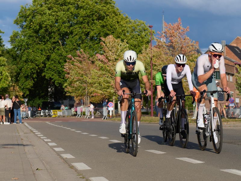 Café De Knoet organiseert Aarschots Wielercriterium met gratis optreden van Blue Suede Band