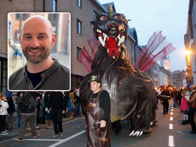 Een beeld van de Kweikersparade in 2015: sfeer en ambiance in de straten van Tienen. Foto inzet: Philippe Liesenborghs zet mee zijn schouders onder de optocht.